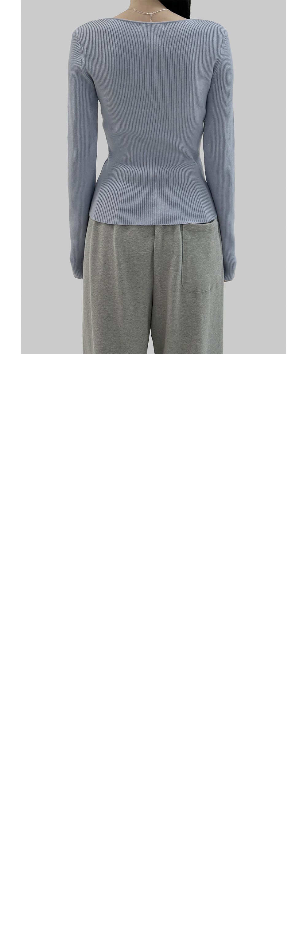 suspenders skirt/pants model image-S2L2